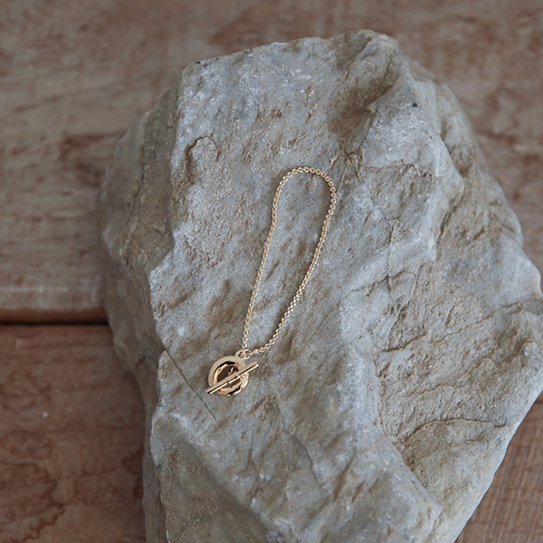 minimal Gold Ring Holder bracelet