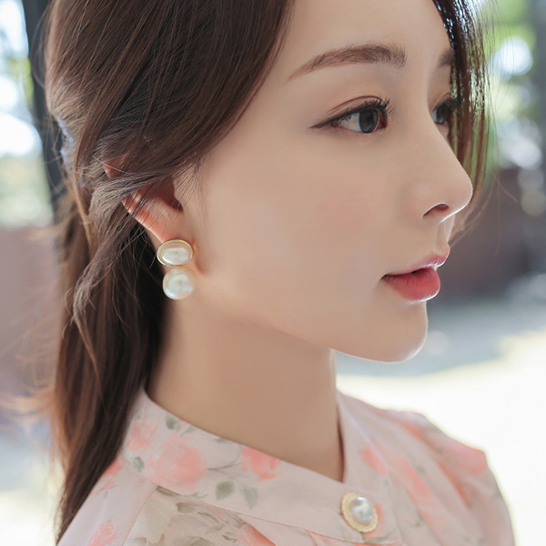 Twin Pearl Ball Earring