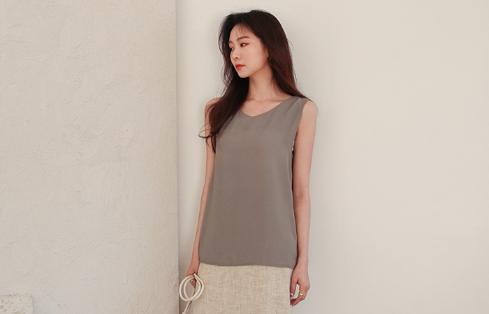 Prague V-neck Sleeveless Blouse