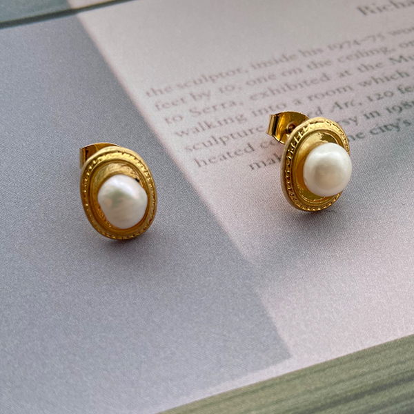 Gold Line Mini Pearl Earring