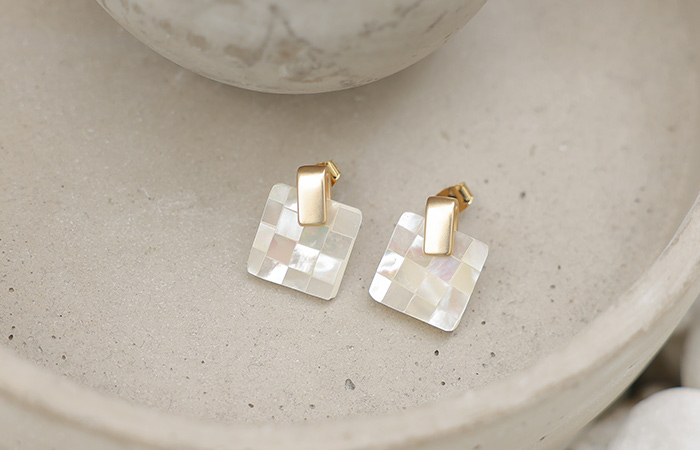 Square Shell Gold Earring