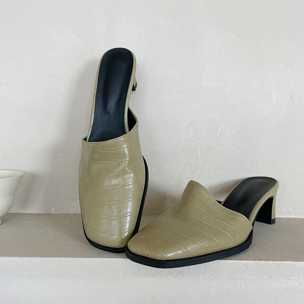 Oblique Line Urban Mule Blopper heel