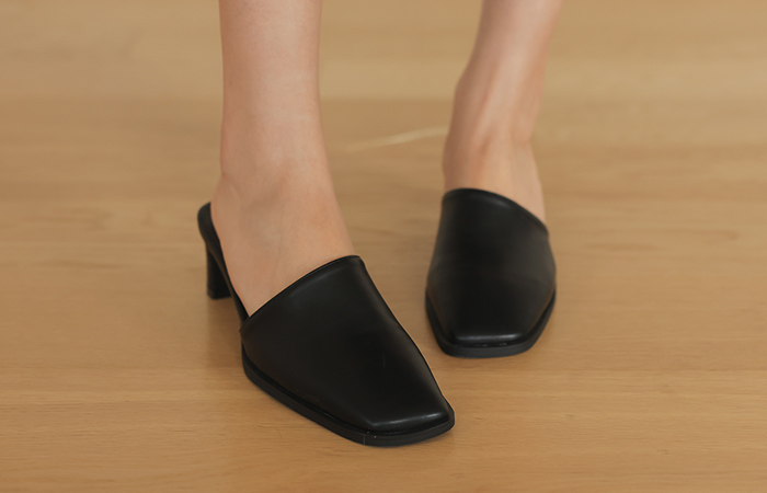 Oblique Line Urban Mule Blopper heel