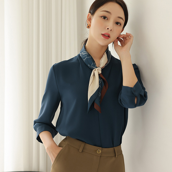Pintuck-Line VNeck Single Blouse
