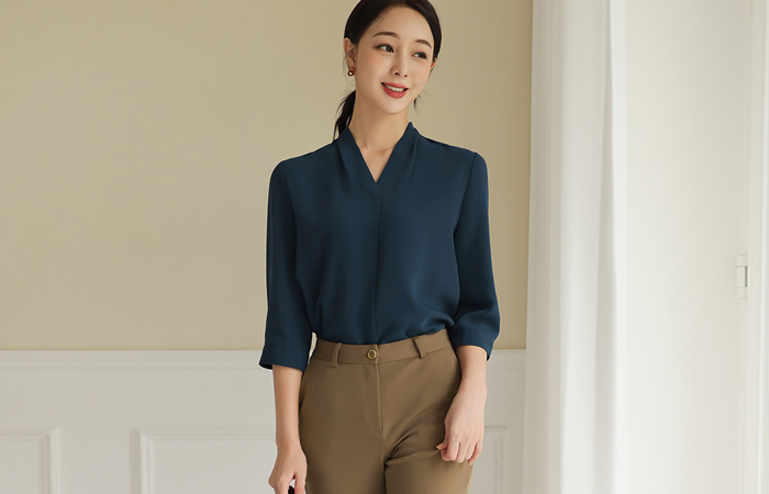 Pintuck-Line VNeck Single Blouse