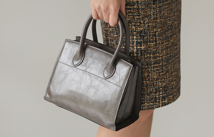 Glossy Wrinkle Leather Square Tote bag