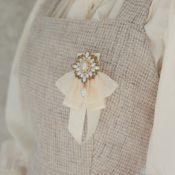 Boutique Satin Lace Gold Pearl Brooch