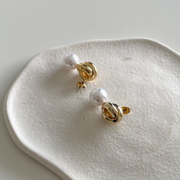 Gold Circle Ring Drop-Pearl Earring