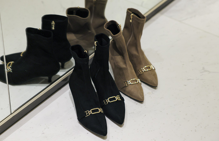 Suede Span Gold Buckle Ankle boots