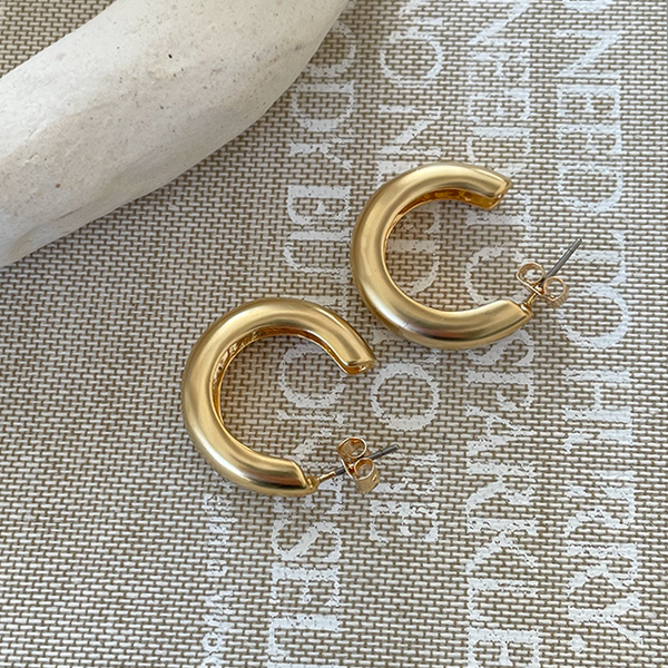 Matt Bold Simply Rounding Earring