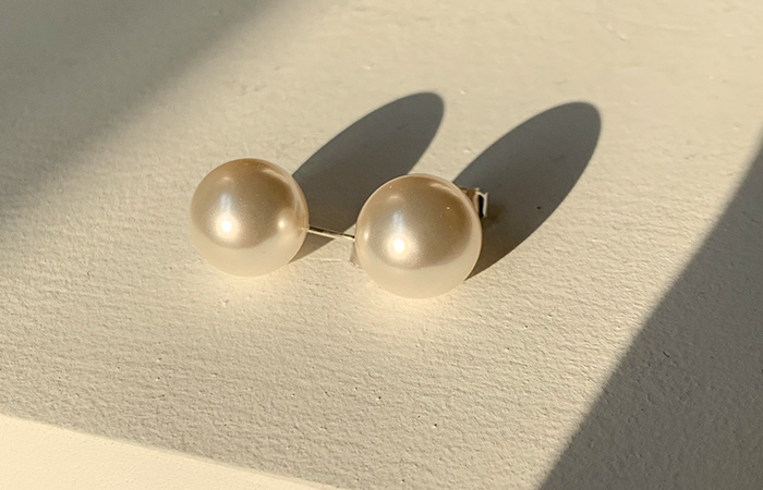 Classic large Pearl Earring