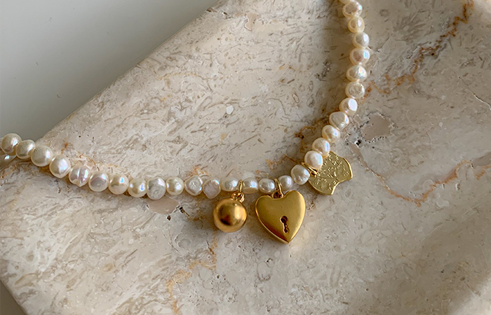 Lovely Pearl Gold Pendant Necklace