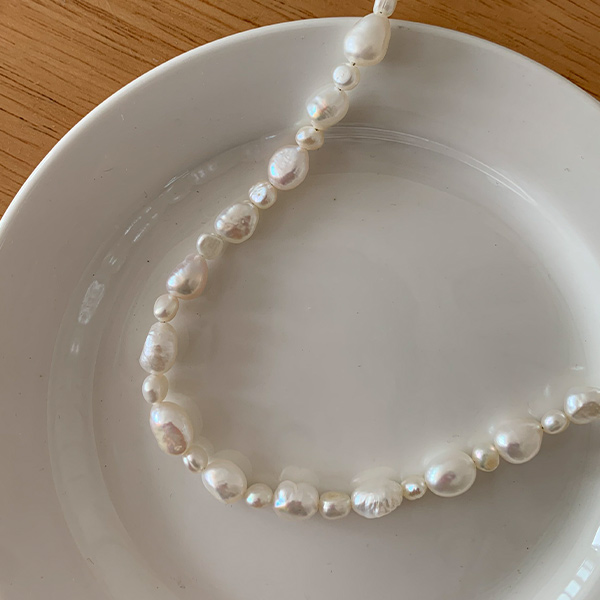 Classic Bold Pearl Necklace