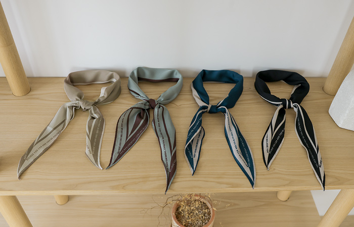 Color Combination Spelling Diamond-Shaped Scarf