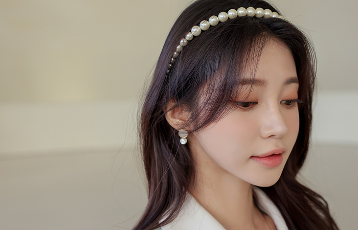 Lovely Pearl HairBand