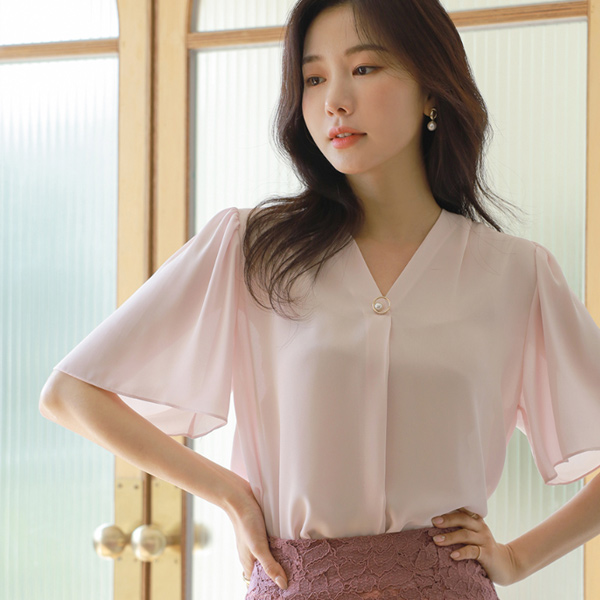 V-neck Gold Ring Pearl Point Blouse(Spring)