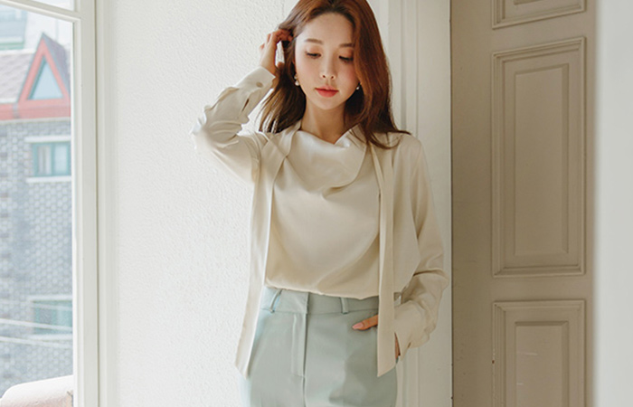 Glossy plain Ribbon Tie Blouse