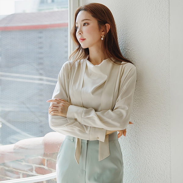 Glossy plain Ribbon Tie Blouse