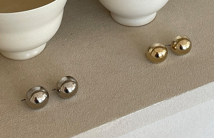 Classic Mood large Point Earring