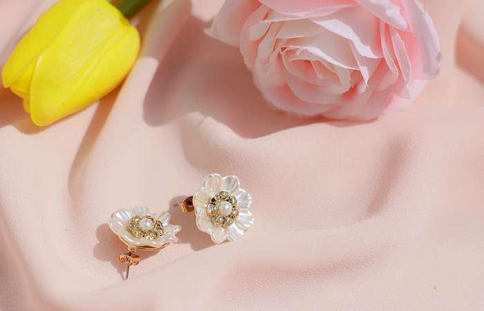 Shell Pearl Flower Earring