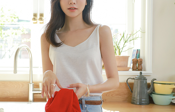 Pretty fit V-neck Summer Knit Sleeveless shirts