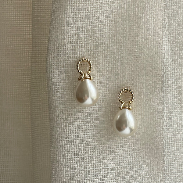 Luxury Pearl Gold Point Earring