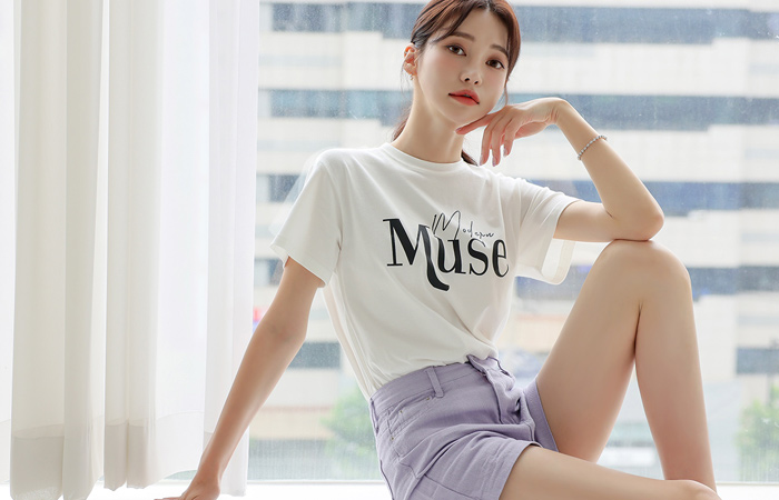 Modern Muse Short-sleeve Round T-shirt