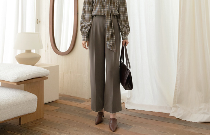 Soft Double-Pintuck wide fit Back Banding Slacks