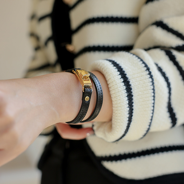 Cowhide layered Buckle bracelet