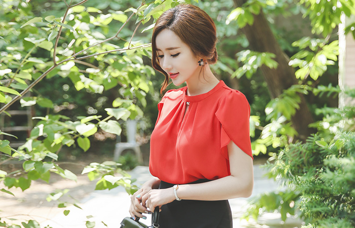 Sexy pearl choker neck Blouse (Short Sleeve)
