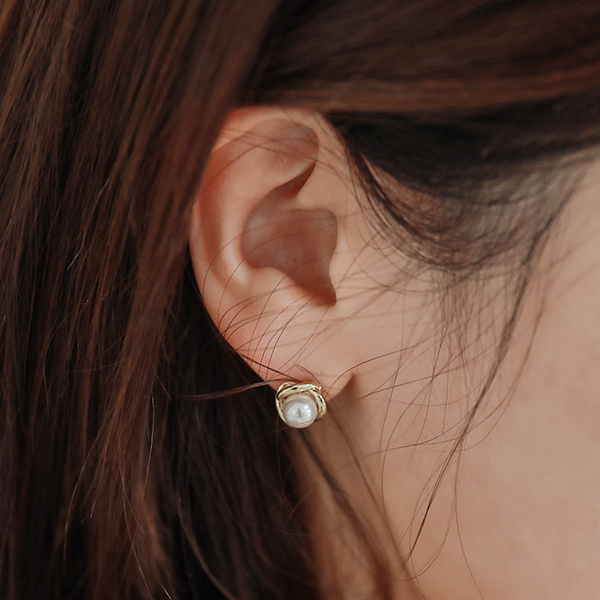 pearl layered Mini earring