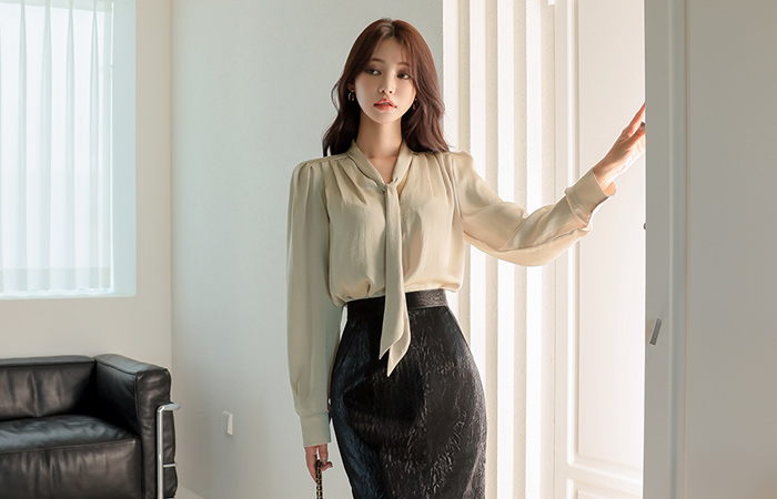 Satin Pintuck V-neck Tie Blouse