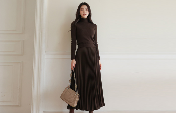 Turtleneck Wool Knit layered Pleats Dress