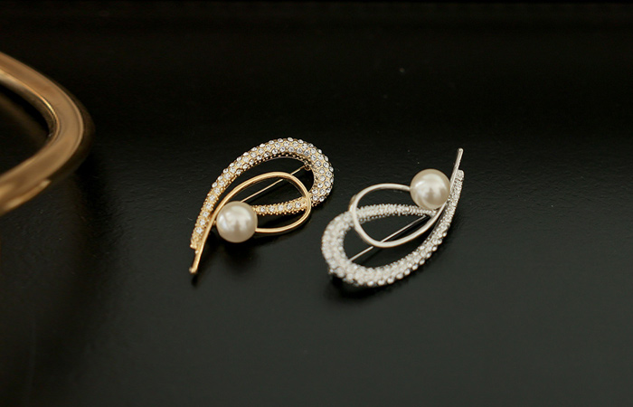 Elegance Pearl Cubic Brooch