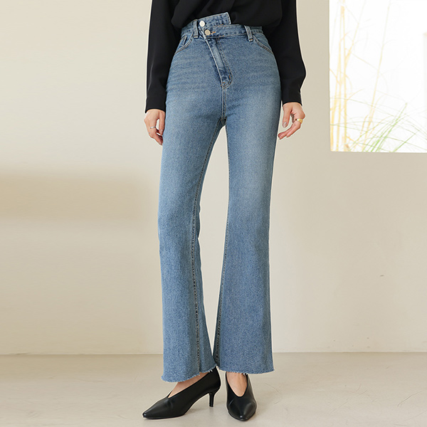Unbalance Button Point Boot-Cut Denim-Pants