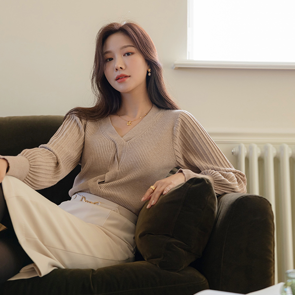 Volume Sleeves Front Twist Corduroy Knit