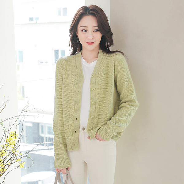 Lamb's Wool Blend Cable V-neck Cardigan