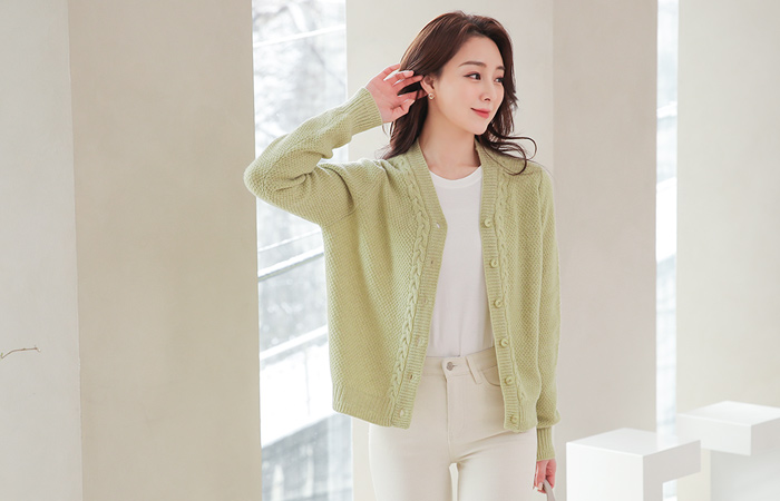 Lamb's Wool Blend Cable V-neck Cardigan