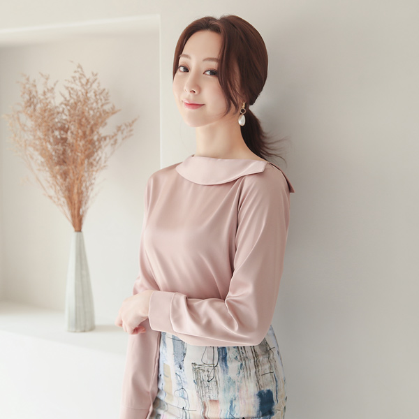 Unbalance Off Shoulder Flat Collar Satin Blouse