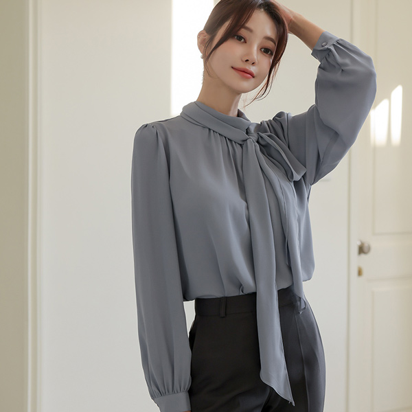 Roll-Neck long tie Blouse
