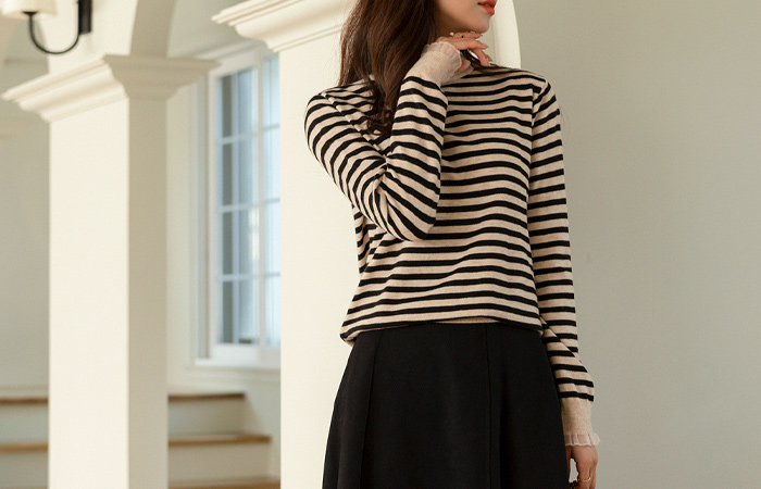 Lovely Frill Point Stripe Knit