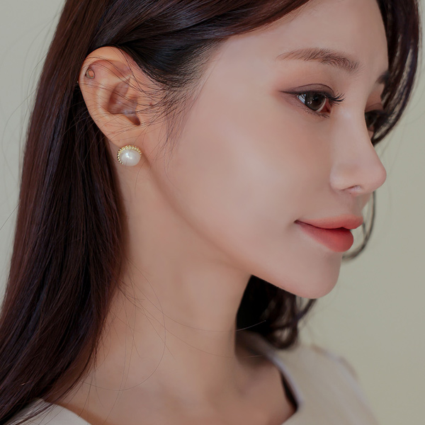 Simple Fresh Water Pearl Earring