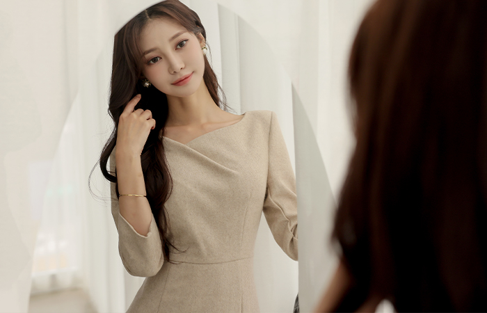 Unbalance Neck Wool Slim H-line Dress