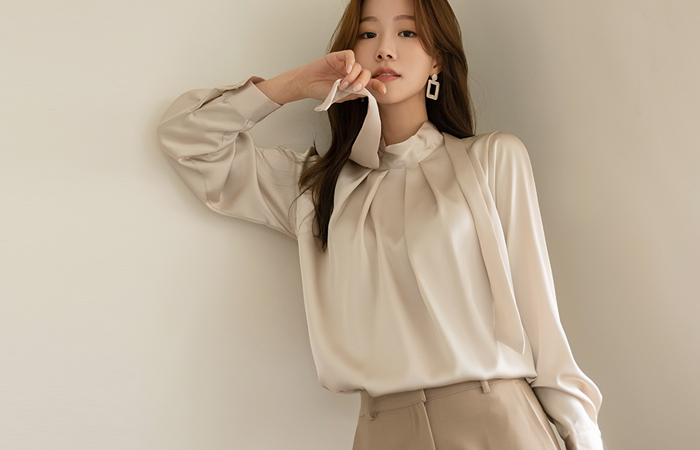 Shirring Glossy Point Tie Blouse