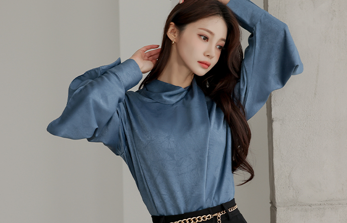 Satin Unbalance 터들넥 Wide Cuffs Blouse