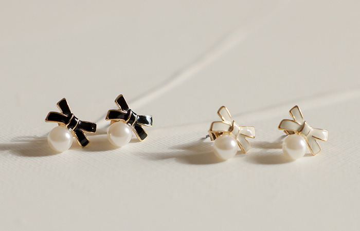 Petit Ribbon Pearl Earring