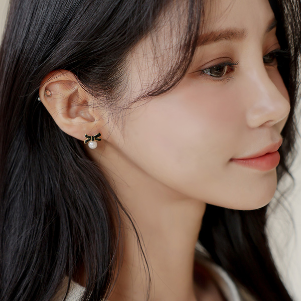Petit Ribbon Pearl Earring