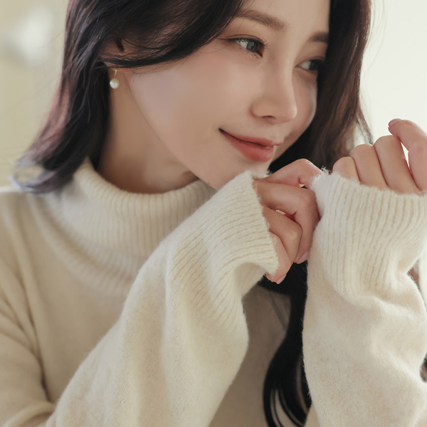 Cloud Pastel Wool Turtleneck Knit