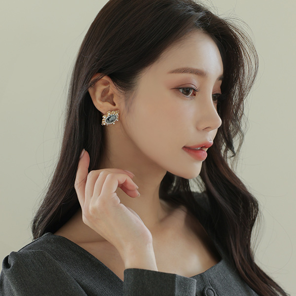 Antique Pearl Earring