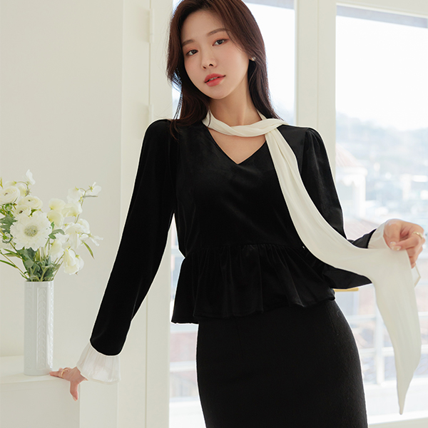 Holiday Tie Point Velvet Blouse